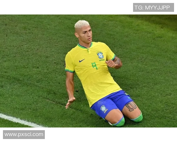 足球场上的传奇之路:一位足球明星的奋斗与荣耀故事 足球场上的传奇之路:一位足球明星的奋斗与荣耀故事