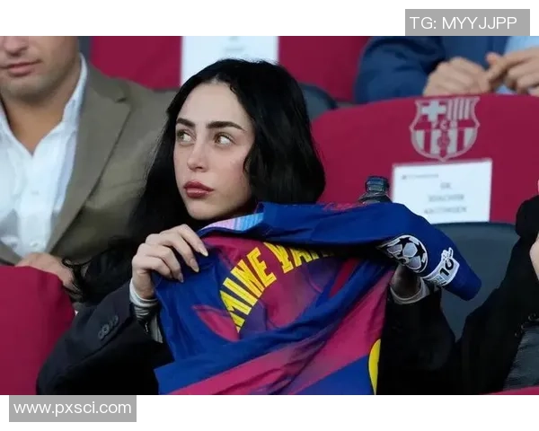 足球明星出轨事件引发热议社交媒体上众多粉丝表达失望与愤怒 足球明星出轨事件引发热议社交媒体上众多粉丝表达失望与愤怒